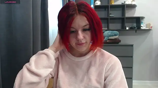 Snapshot of __Elina__ chatting on 10-14-25, 03:29 Elina online show from 10-14-25, 03:29