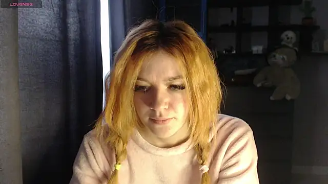 Snapshot of __Elina__ chatting on 10-10-25, 04:46 Elina online show from 10-10-25, 04:46