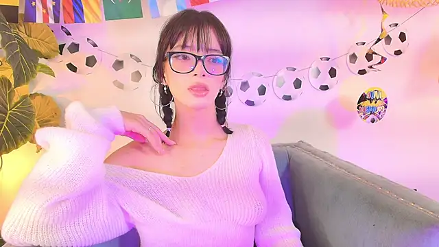 Snapshot of Sweet_1Angel chatting on 06-27-26, 05:02 Sweet 1Angel online show from 06-27-26, 05:02