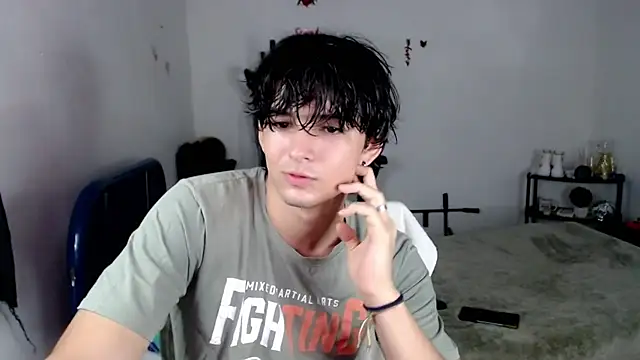 Snapshot of big_lunatic chatting on 10-22-25, 03:28 big lunatic online show from 10-22-25, 03:28