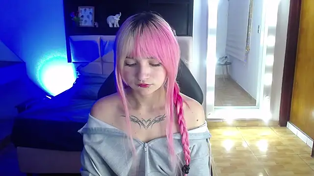  Charlotte Collins  online show from 06-17-26, 03:33