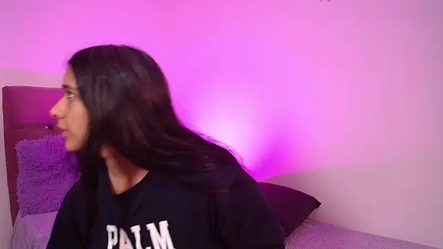 mae nathan  online show from 05-06-26, 01:53