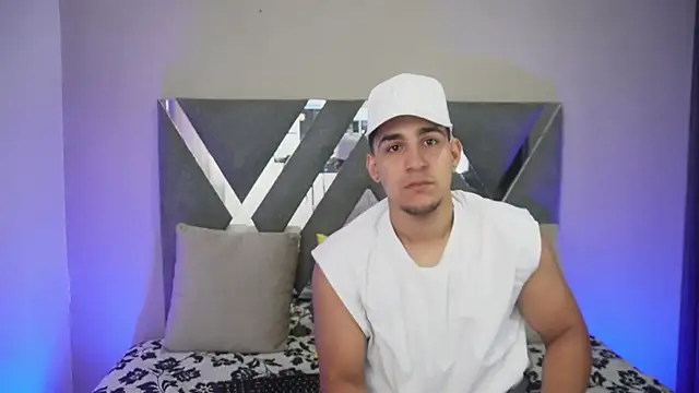 Snapshot of massimo_vidal_ chatting on 10-01-25, 12:20 massimo vidal  online show from 10-01-25, 12:20