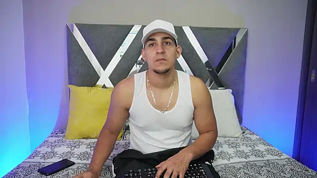 Snapshot of massimo_vidal_ chatting on 10-07-25, 01:01 massimo vidal  online show from 10-07-25, 01:01