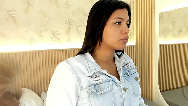 Snapshot of Liss-Reyes chatting on 07-17-26, 12:57 Liss-Reyes online show from 07-17-26, 12:57