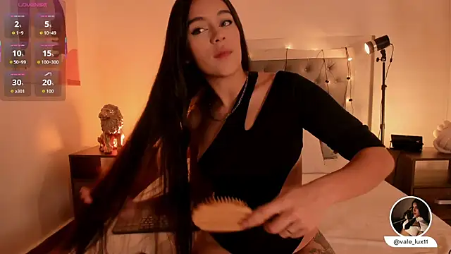 Vale Lux online show from 12-22-25, 06:02