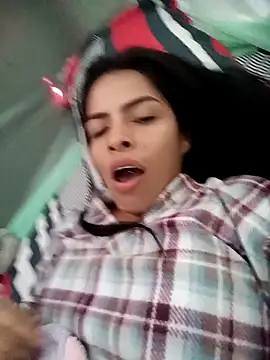 Snapshot of SaraBust chatting on 09-20-25, 02:00 SaraBust online show from 09-20-25, 02:00