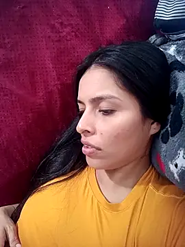 Snapshot of SaraBust chatting on 10-05-25, 04:20 SaraBust online show from 10-05-25, 04:20