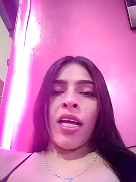 Snapshot of SaraBust chatting on 09-24-25, 05:19 SaraBust online show from 09-24-25, 05:19