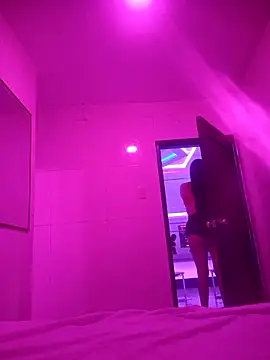 Snapshot of SaraBust chatting on 11-21-25, 09:03 SaraBust online show from 11-21-25, 09:03