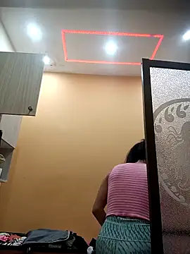 Snapshot of SaraBust chatting on 09-23-25, 04:25 SaraBust online show from 09-23-25, 04:25