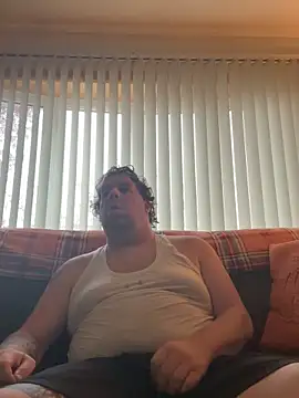 Stephanie1984 online show from 10-30-25, 12:14