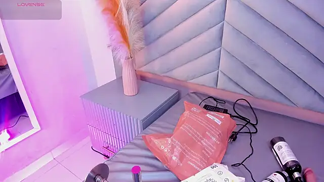 Mia Valentine  online show from 11-16-25, 07:40