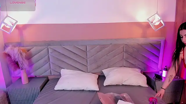 Mia Valentine  online show from 10-28-25, 10:41