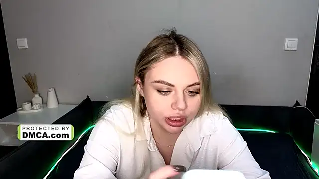 Snapshot of StasySweet chatting on 10-15-25, 05:06 StasySweet online show from 10-15-25, 05:06