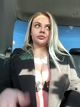 Snapshot of StasySweet chatting on 11-15-25, 08:29 StasySweet online show from 11-15-25, 08:29