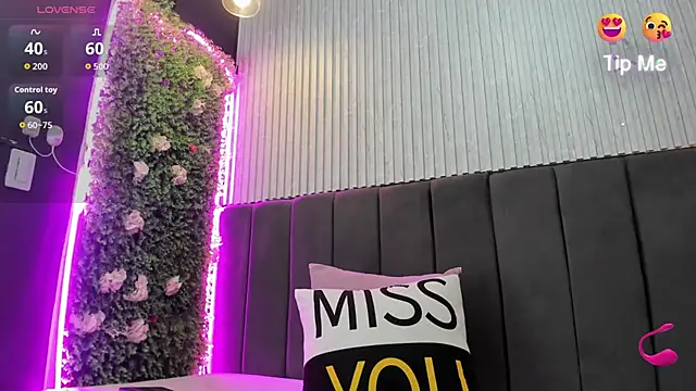 Snapshot of Skarlett_hot_ chatting on 02-12-26, 10:20 Skarlett hot online show from 02-12-26, 10:20