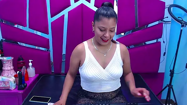 Carolina Suarez  online show from 11-29-25, 02:12