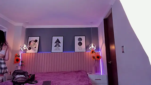 Nina Ford online show from 10-30-25, 03:05