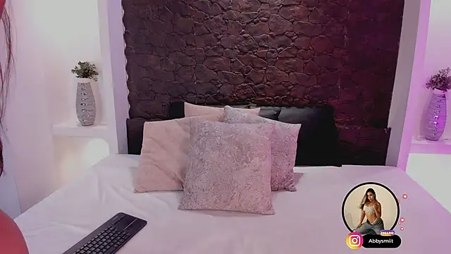 aby smiith  online show from 01-08-26, 07:31