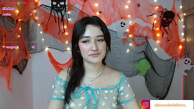 Snapshot of AlessandraLB chatting on 09-29-25, 10:33 AlessandraLB online show from 09-29-25, 10:33