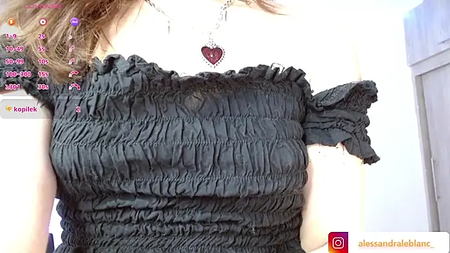 Snapshot of AlessandraLB chatting on 09-12-25, 10:26 AlessandraLB online show from 09-12-25, 10:26