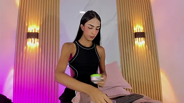 Valentinaliux  online show from 04-15-26, 12:10