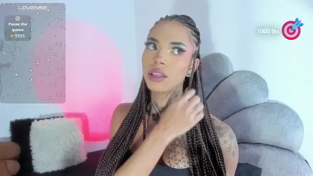 Snapshot of michell_danna chatting on 12-13-25, 08:37 michell danna online show from 12-13-25, 08:37