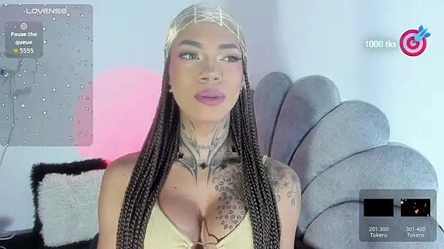 Snapshot of michell_danna chatting on 12-20-25, 09:23 michell danna online show from 12-20-25, 09:23