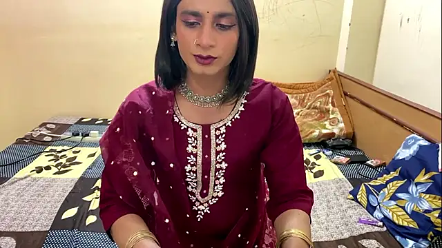 LuvLayla online show from 12-21-25, 05:25