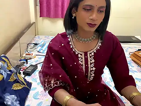 LuvLayla online show from 11-20-25, 06:30