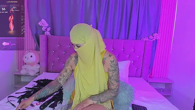 Nayla-Mouna online show from 04-16-26, 09:39