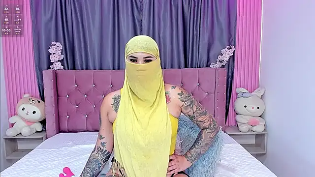 Nayla-Mouna online show from 10-21-25, 07:46