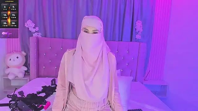 Nayla-Mouna online show from 06-30-26, 07:41