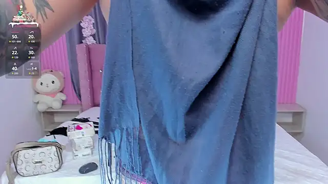 Nayla-Mouna online show from 12-22-25, 11:54