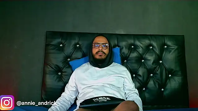  leda swan  online show from 12-04-25, 02:38