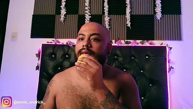  leda swan  online show from 03-26-26, 11:08