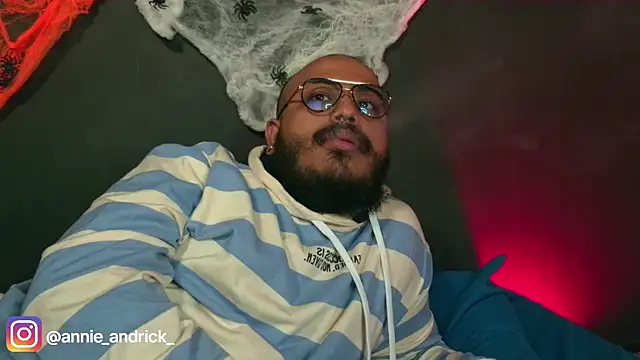  leda swan  online show from 10-24-25, 01:21