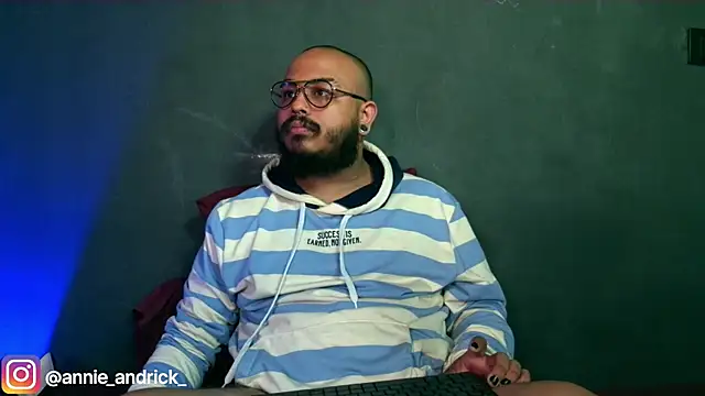  leda swan  online show from 11-17-25, 12:31