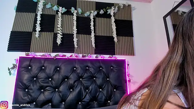  leda swan  online show from 05-27-26, 10:00