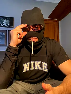 Snapshot of SinisterMads chatting on 10-11-25, 08:15 SinisterMads online show from 10-11-25, 08:15