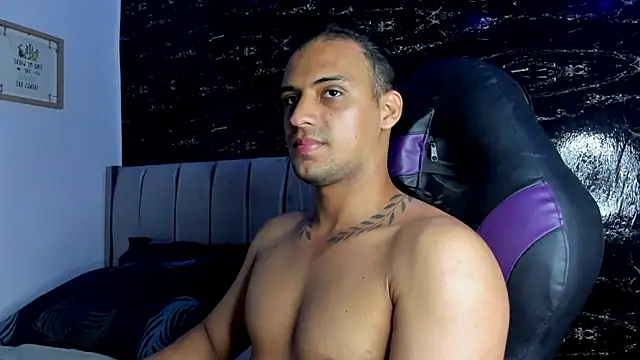 Snapshot of Thomas_Wayne chatting on 03-04-26, 02:03 Thomas Wayne online show from 03-04-26, 02:03