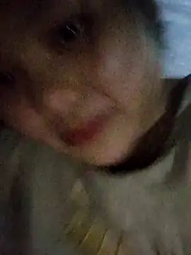 Snapshot of omiu-baby chatting on 05-05-26, 01:14 omiu-baby online show from 05-05-26, 01:14
