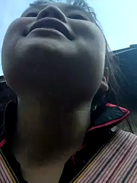Snapshot of omiu-baby chatting on 05-17-26, 12:10 omiu-baby online show from 05-17-26, 12:10