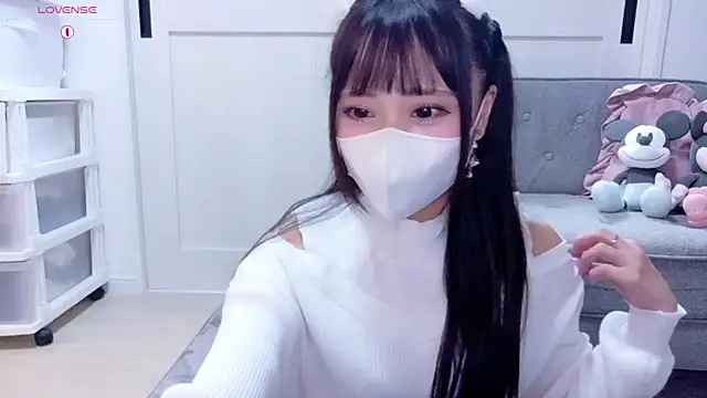 Snapshot of YURi_luv chatting on 10-19-25, 10:07 YURi luv online show from 10-19-25, 10:07