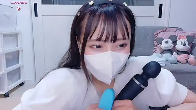 Snapshot of YURi_luv chatting on 10-04-25, 11:34 YURi luv online show from 10-04-25, 11:34