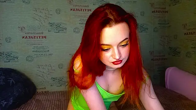 Snapshot of emi_less chatting on 10-13-25, 12:07 emi less online show from 10-13-25, 12:07