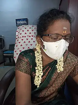 Snapshot of umashreetamil chatting on 05-20-26, 02:25 umashreetamil online show from 05-20-26, 02:25