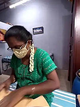 Snapshot of umashreetamil chatting on 04-08-26, 05:31 umashreetamil online show from 04-08-26, 05:31