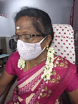 Snapshot of umashreetamil chatting on 05-18-26, 02:44 umashreetamil online show from 05-18-26, 02:44